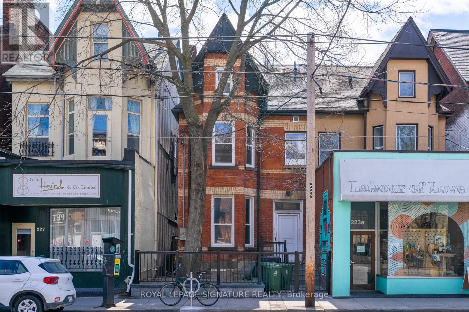 3 - 225 CARLTON STREET