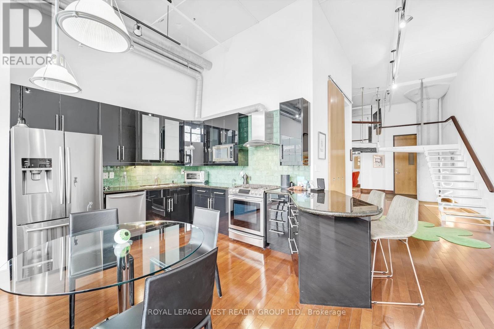 #416 90 SUMACH STREET - 14