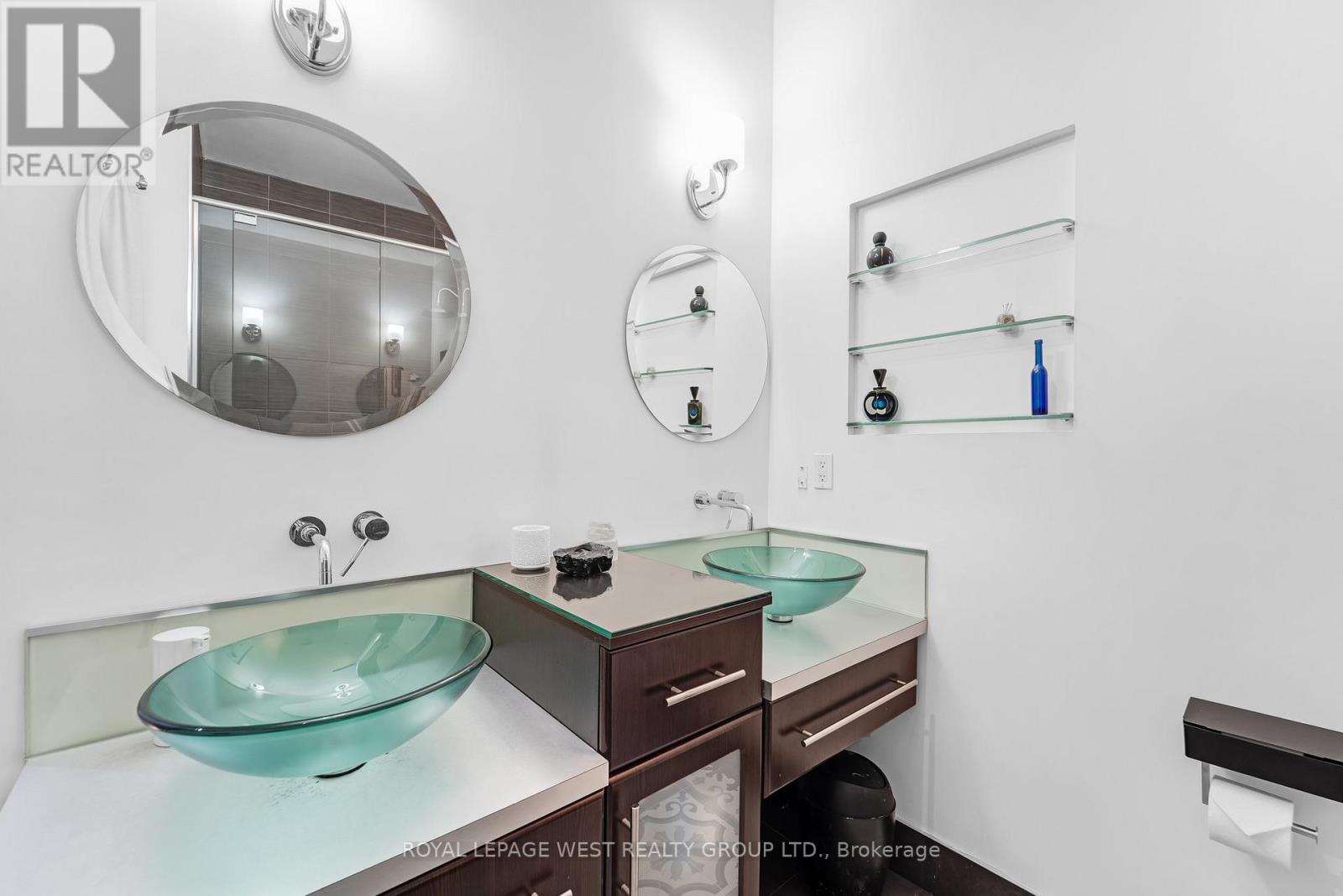 #416 90 SUMACH STREET - 25