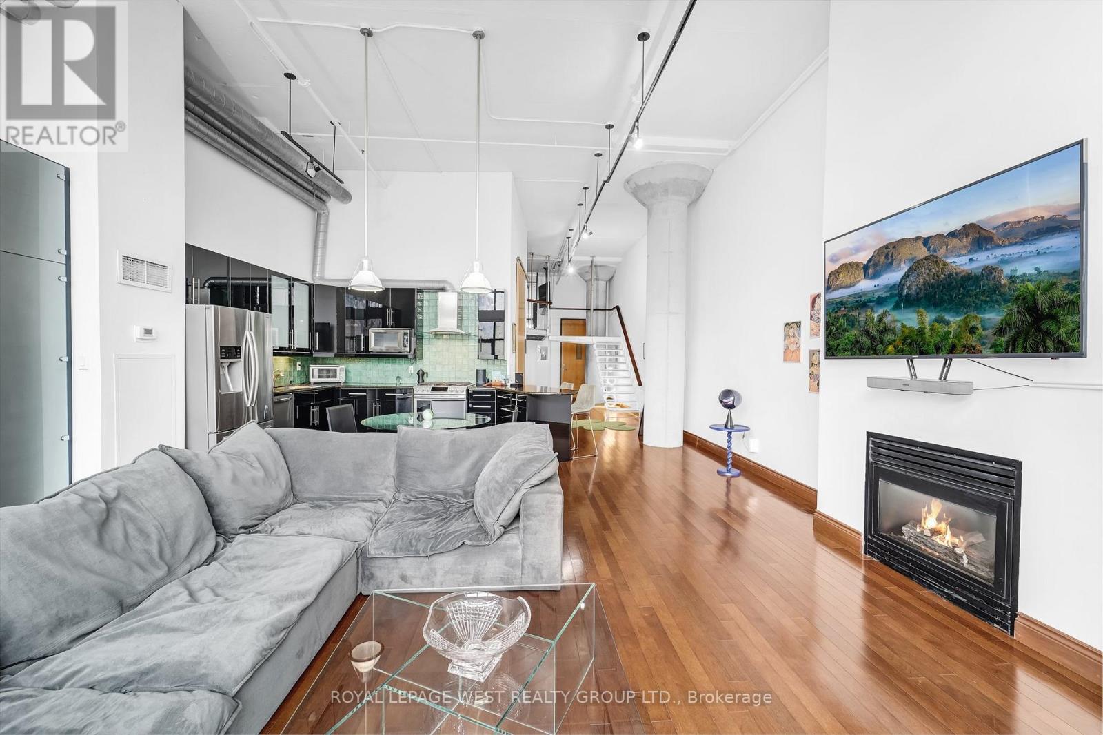 #416 90 SUMACH STREET - 5