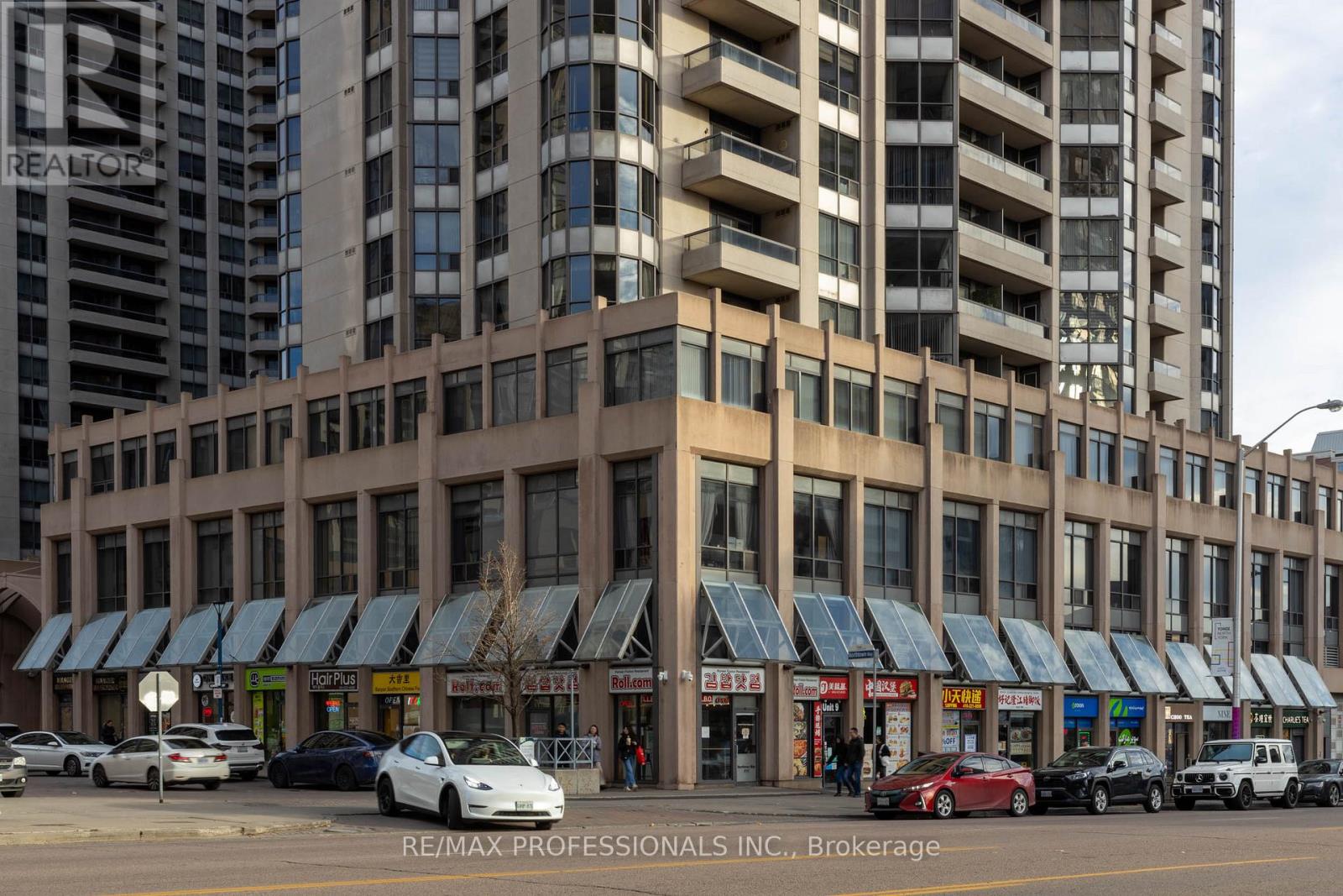 #1403 5 NORTHTOWN WAY - 24