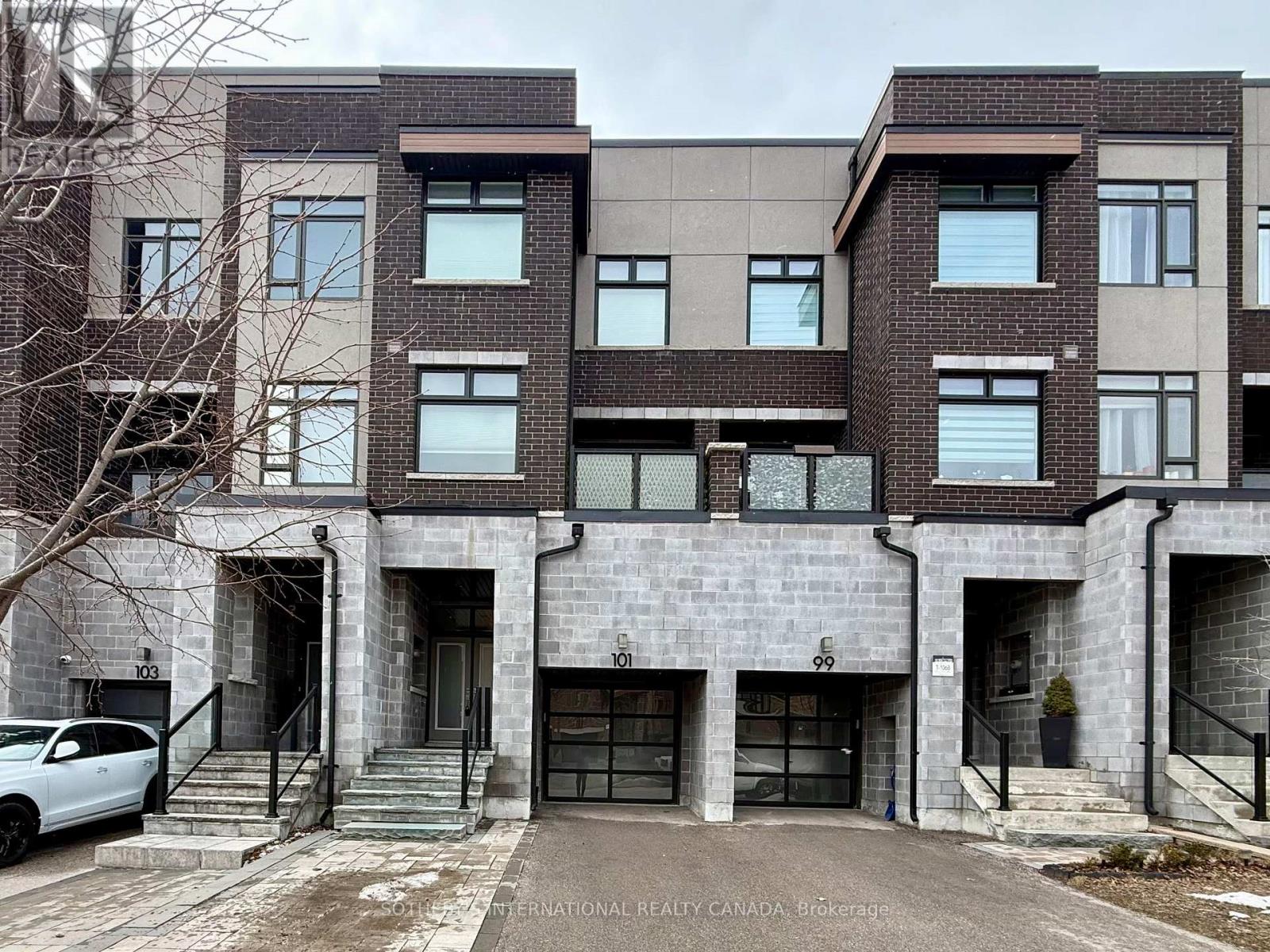 101 GLENGARRY CRESCENT