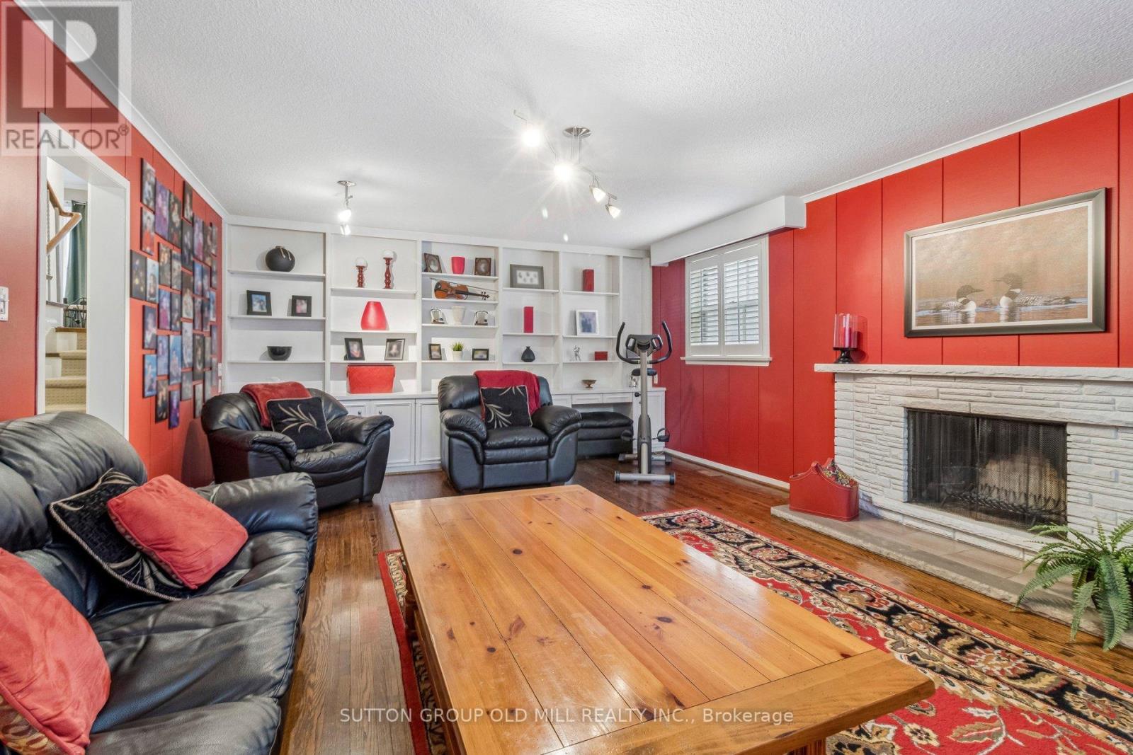 24 TETTENHALL ROAD - 31