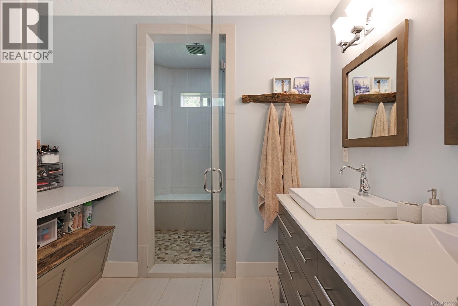 1669 Essex Pl, Comox