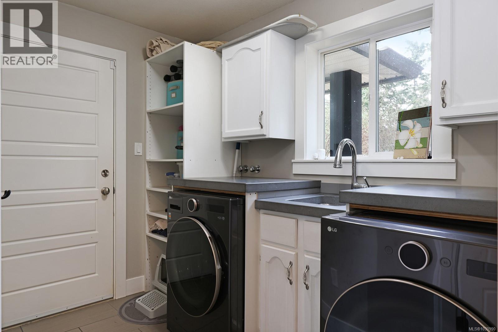 1669 Essex Pl, Comox