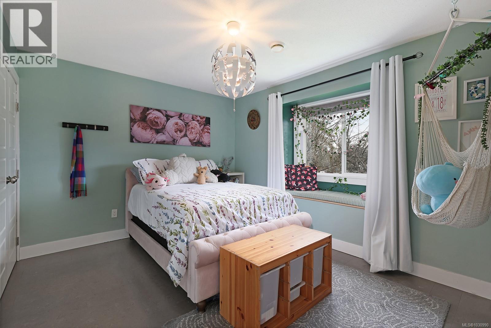 1669 Essex Pl, Comox