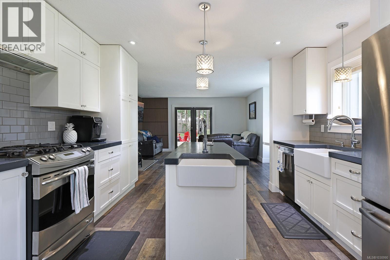 1669 Essex Pl, Comox