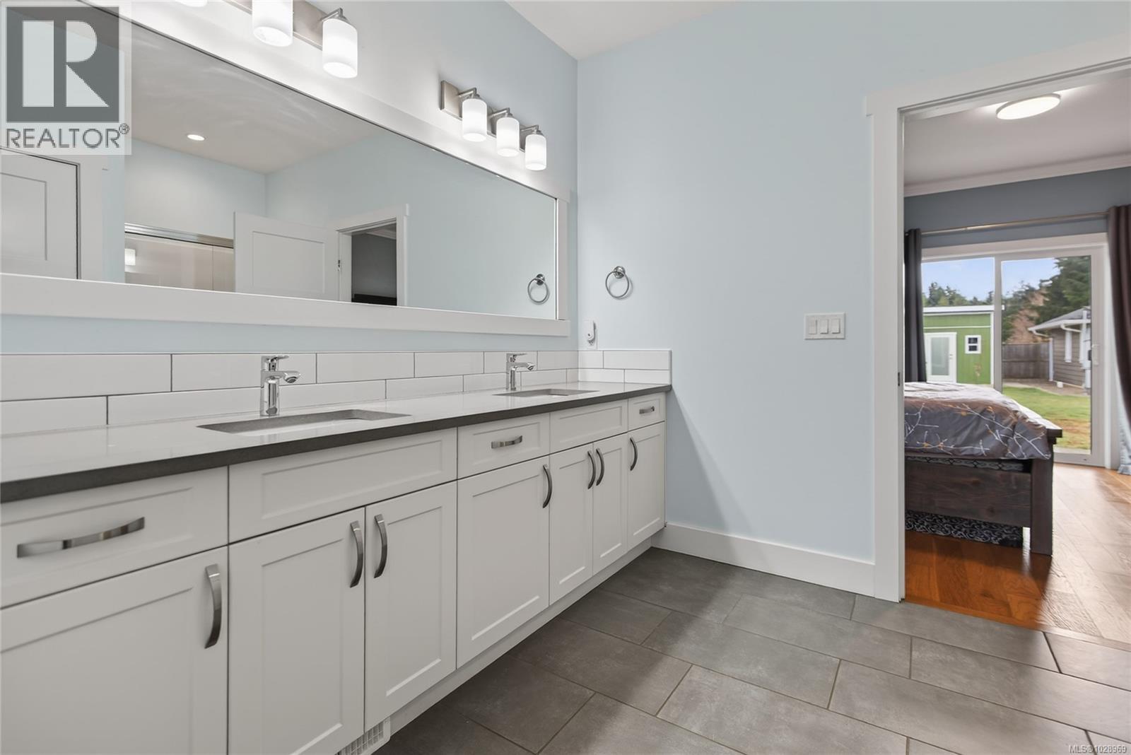 #A&B 2899 PENRITH AVE - 25