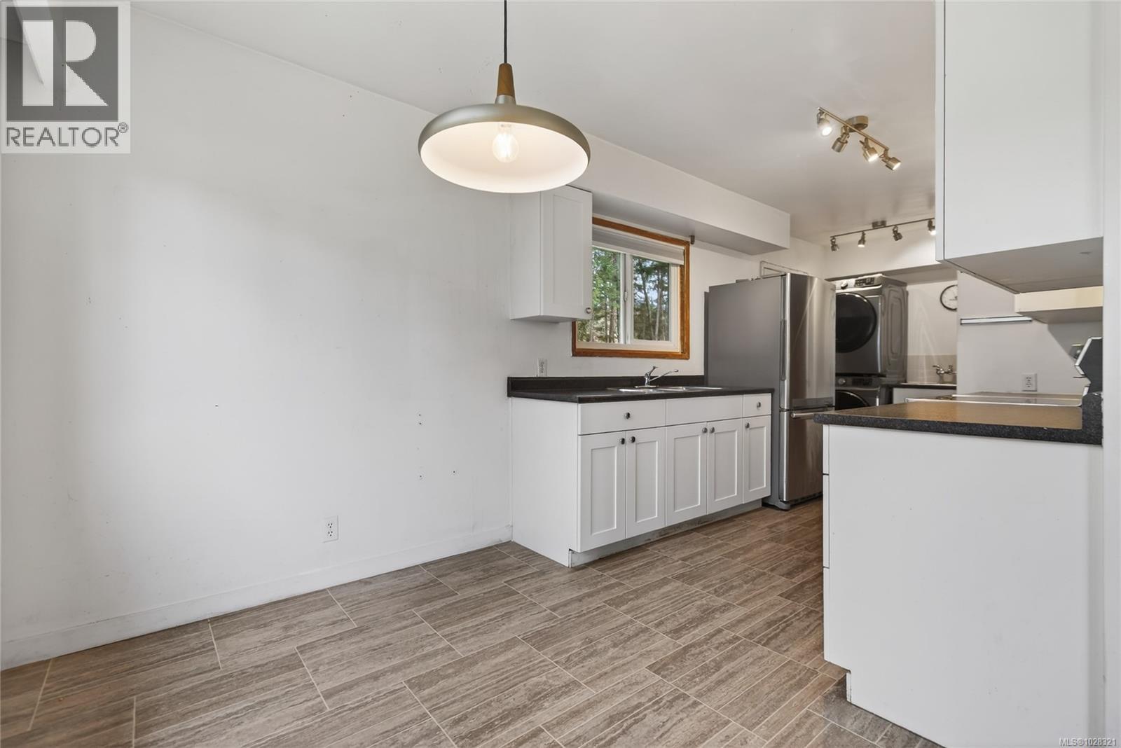 6565 Mystery Beach Rd - 24