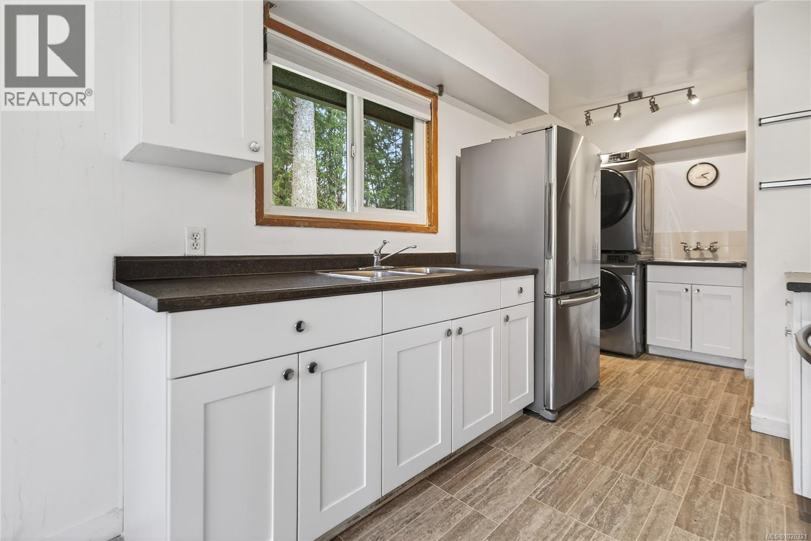 6565 Mystery Beach Rd - 25