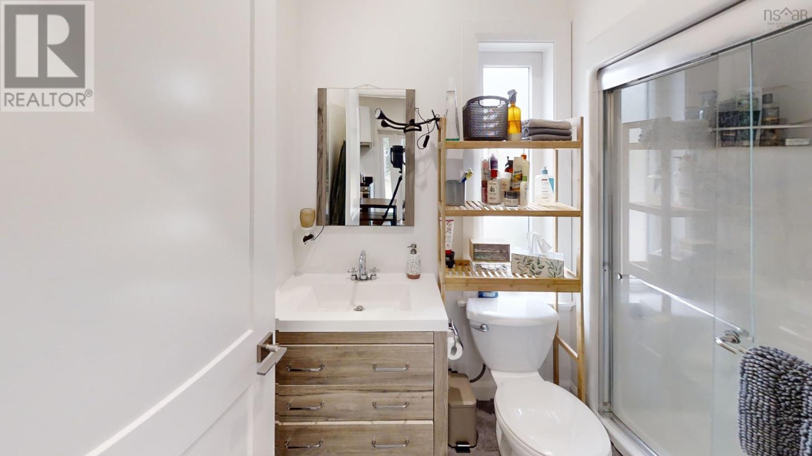 Property 28 of 44 of 65 Jessicas Way