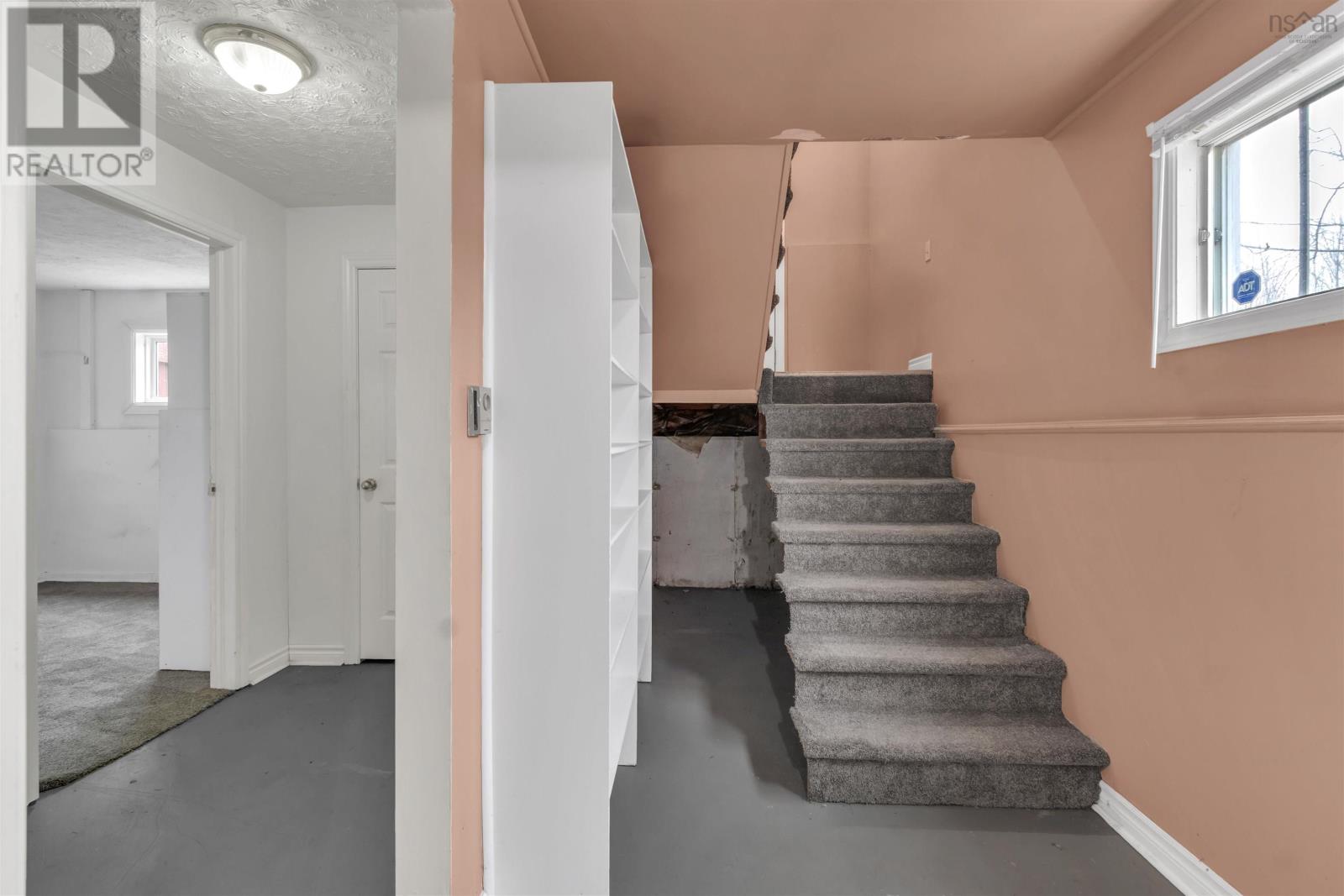 Property 24 of 34 of 669 Portland Street