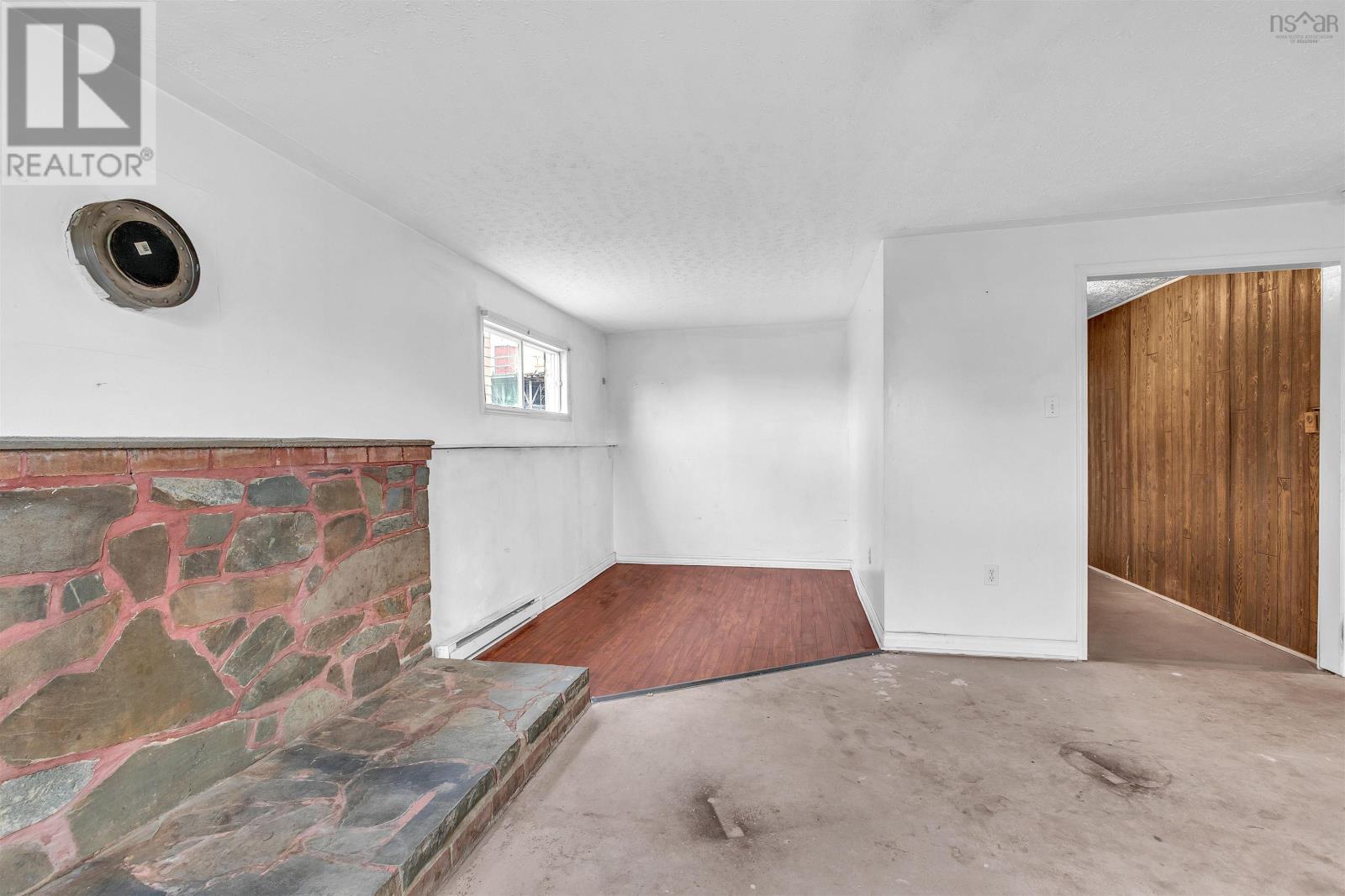 Property 26 of 34 of 669 Portland Street