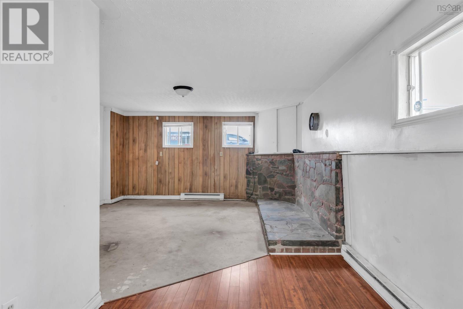 Property 21 of 34 of 669 Portland Street