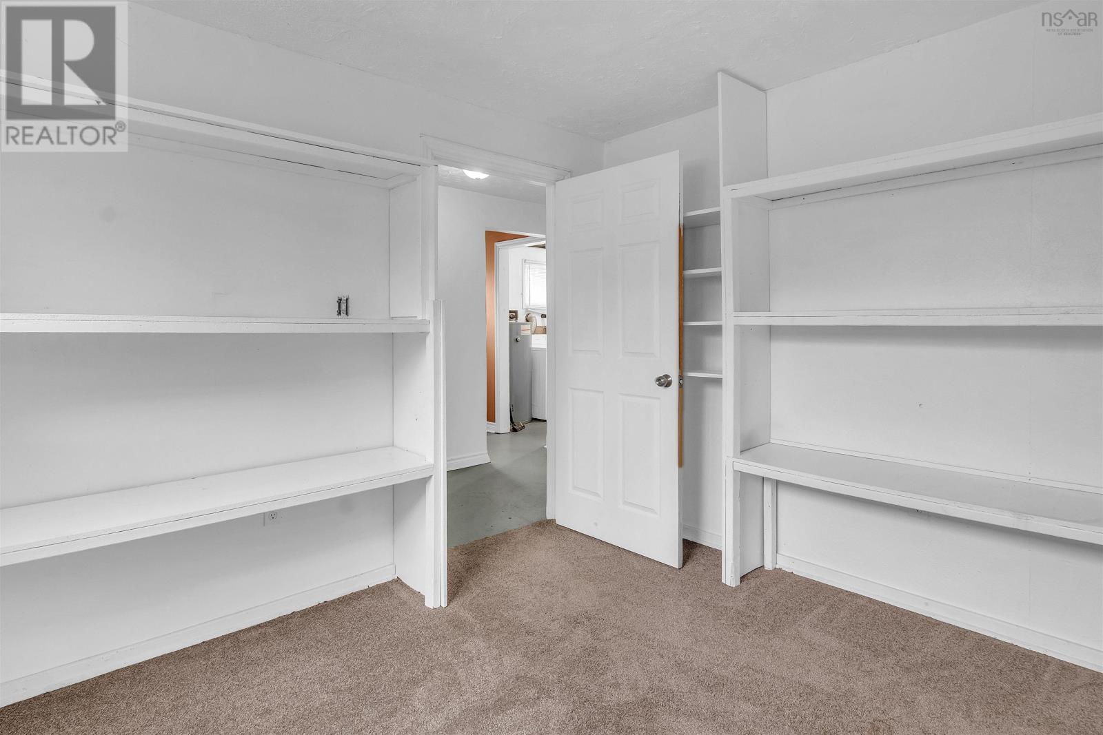 Property 25 of 34 of 669 Portland Street