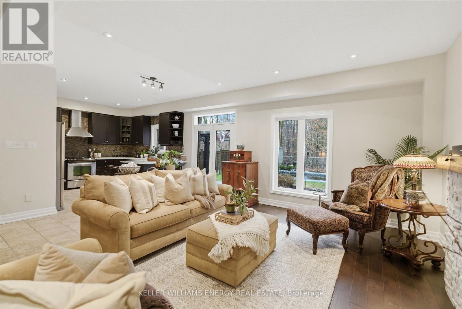 568 GEORGE REYNOLDS DRIVE - 11