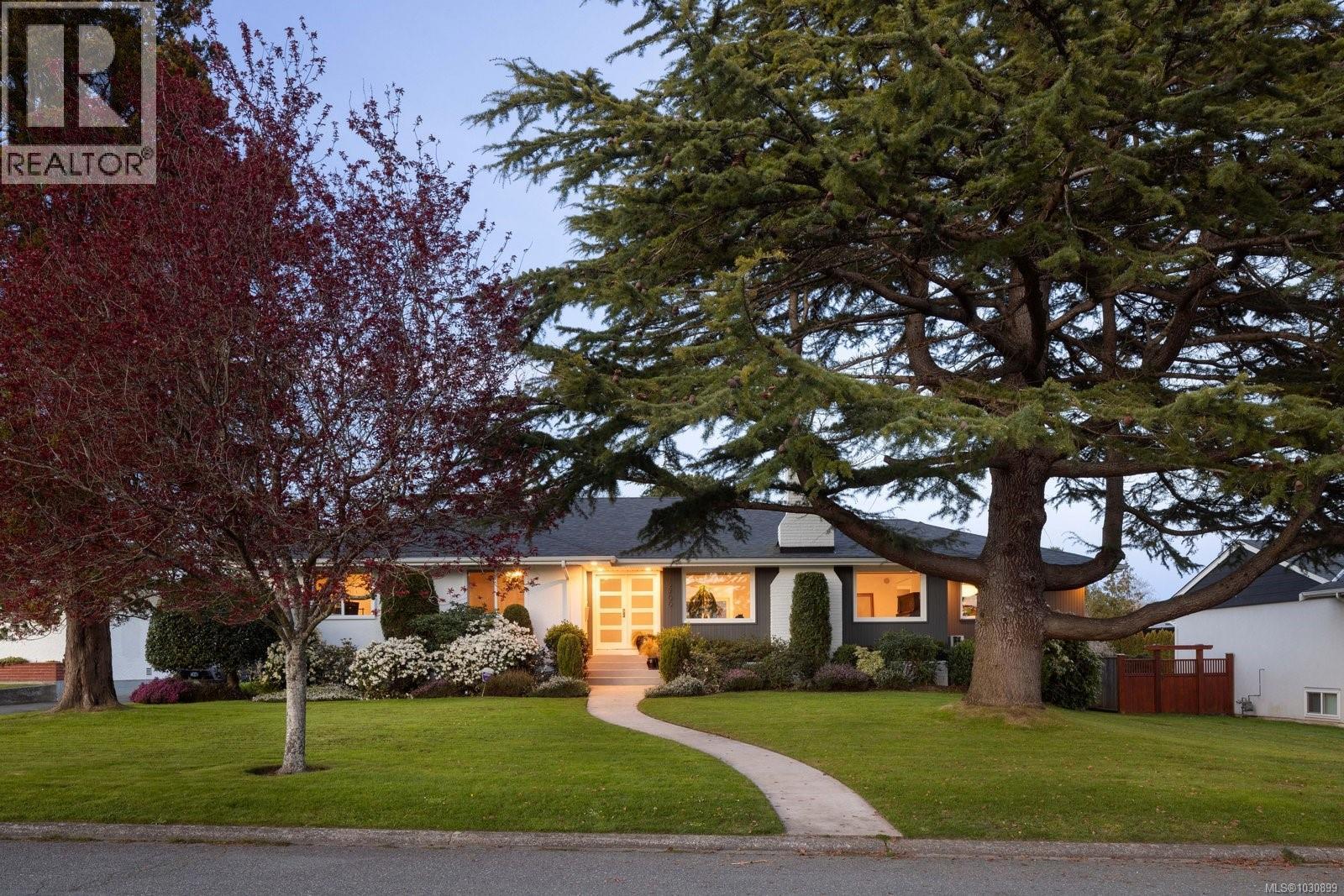  2700 Dorset Road, Oak Bay