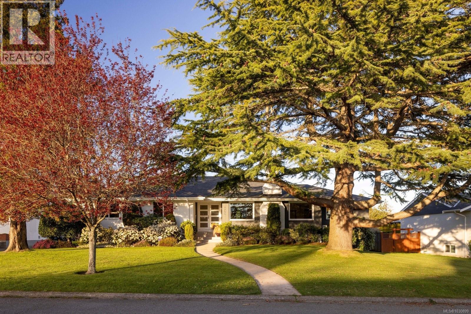  2700 Dorset Road, Oak Bay