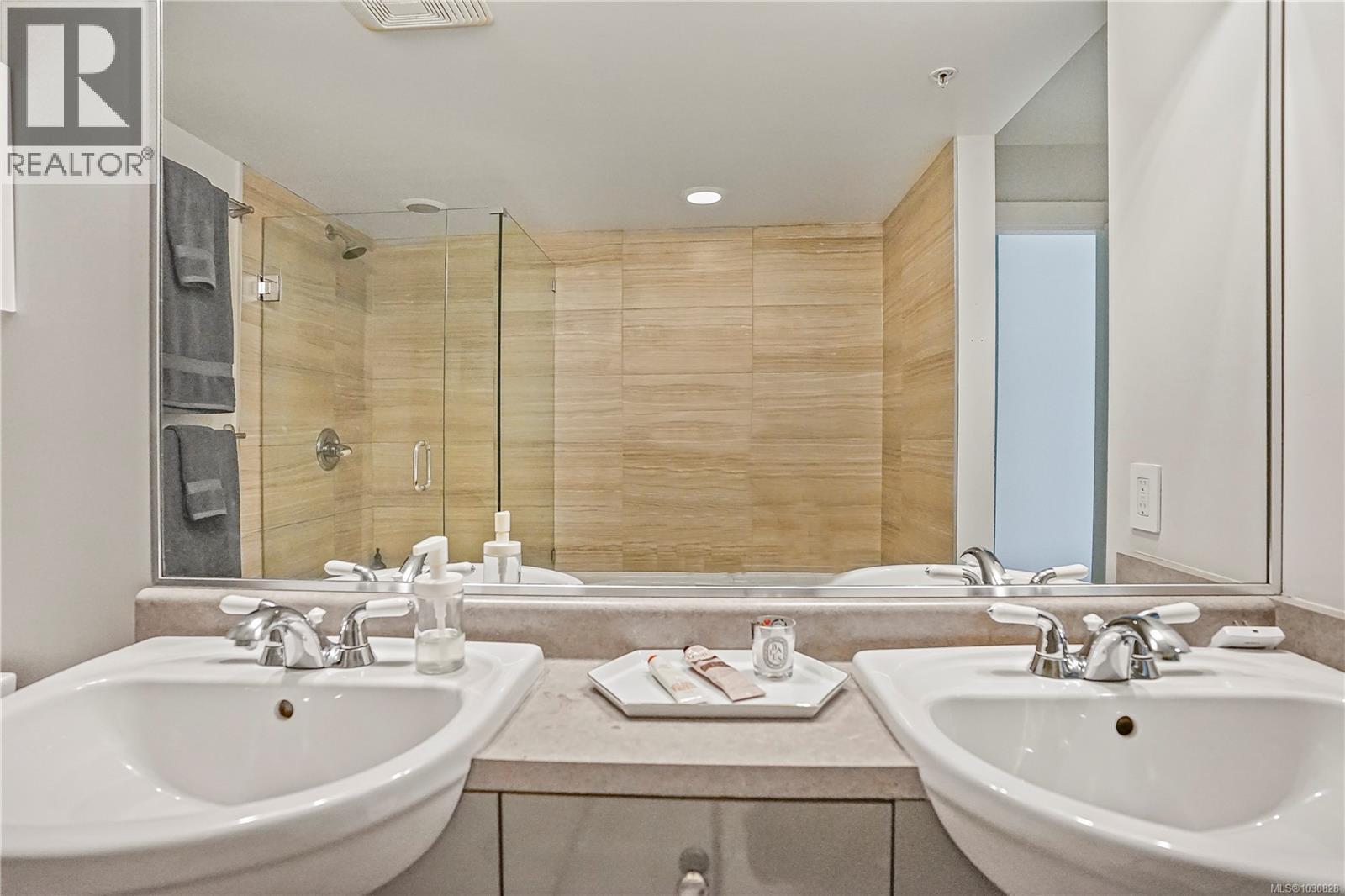 21 60 Dallas Road, Victoria