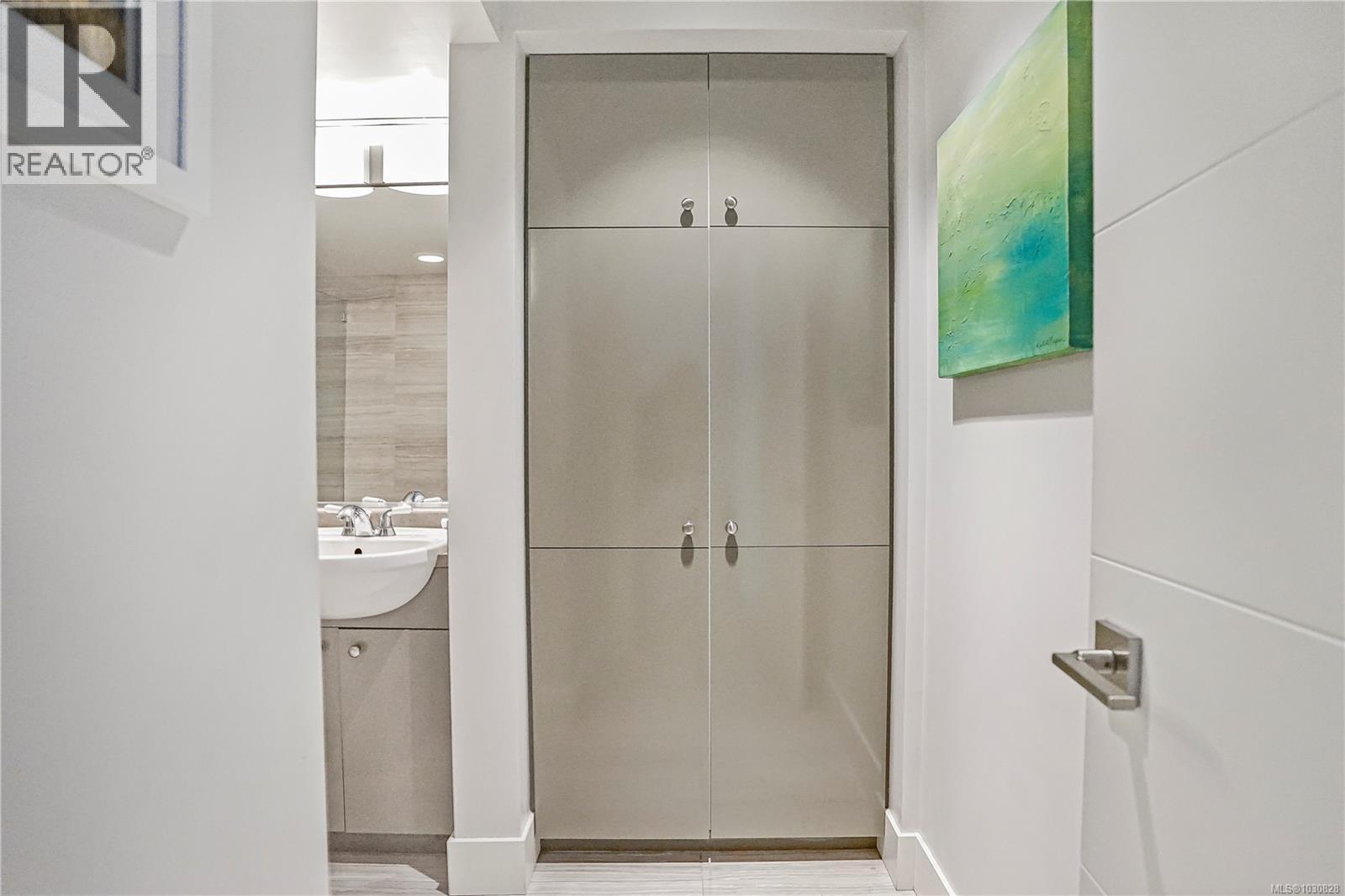 21 60 Dallas Road, Victoria