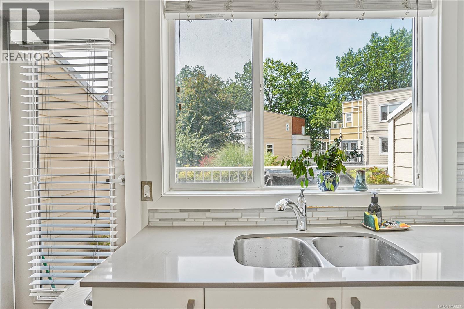 21 60 Dallas Road, Victoria