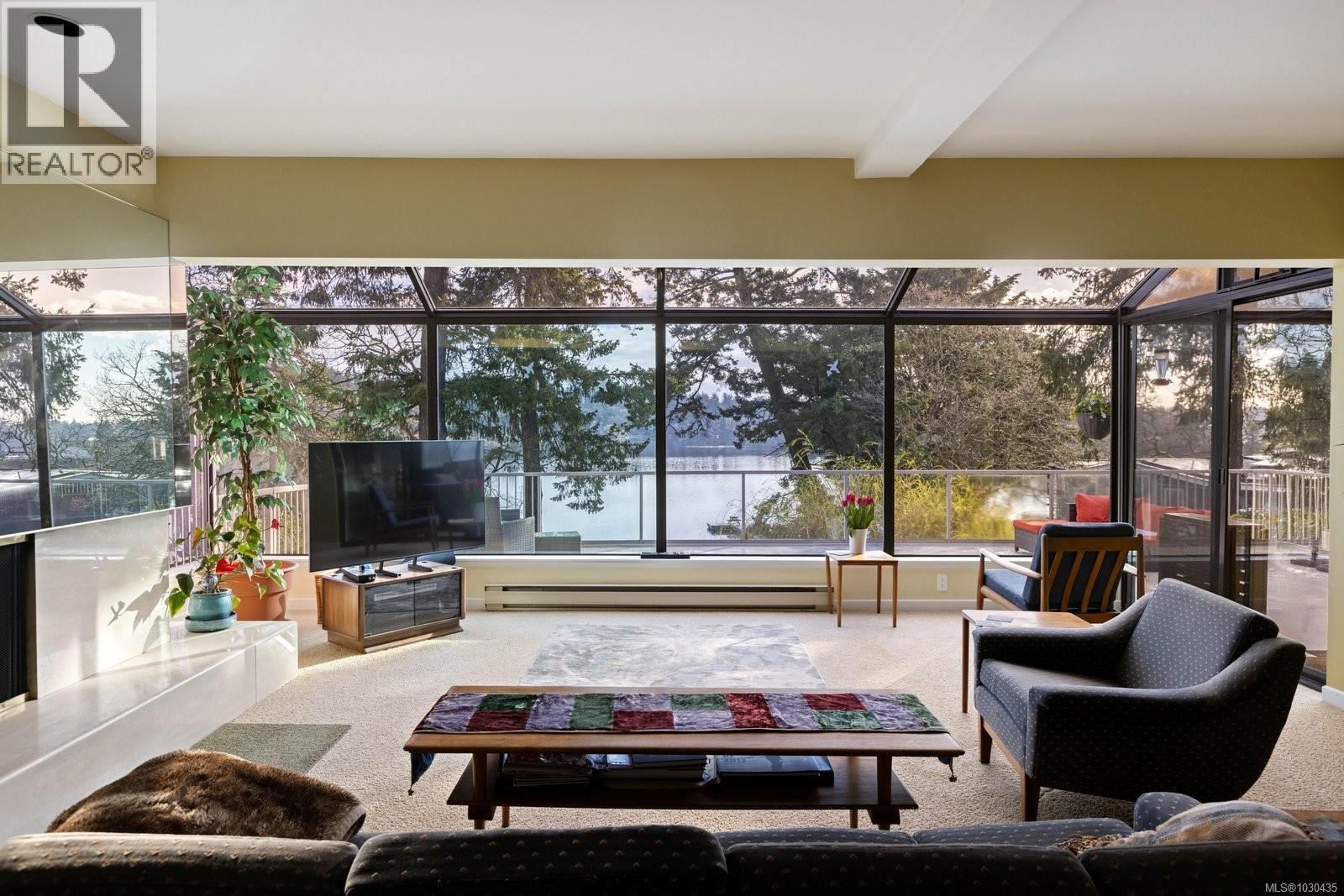 66 Kingham Pl, View Royal