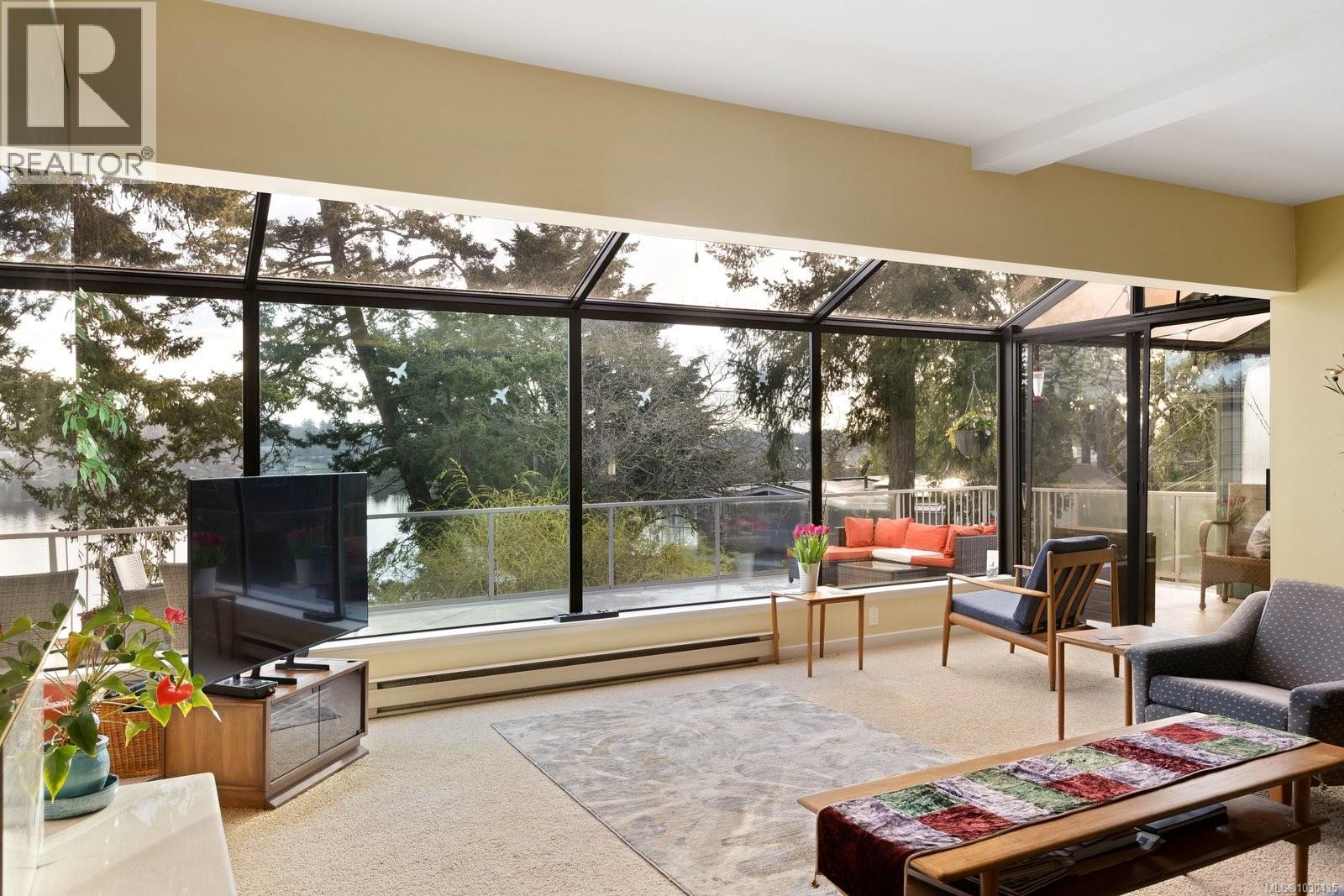 66 Kingham Pl, View Royal