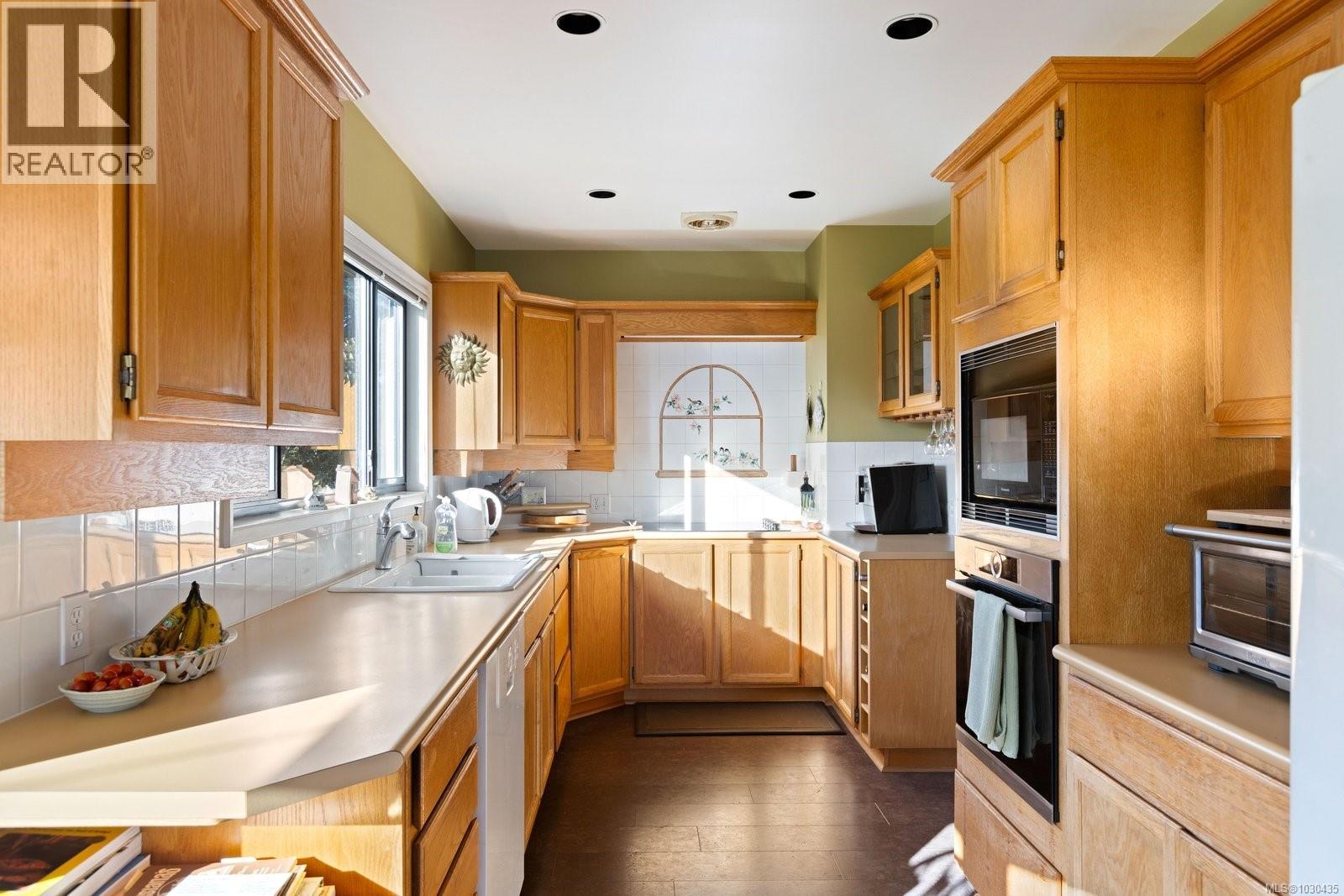 66 Kingham Pl, View Royal