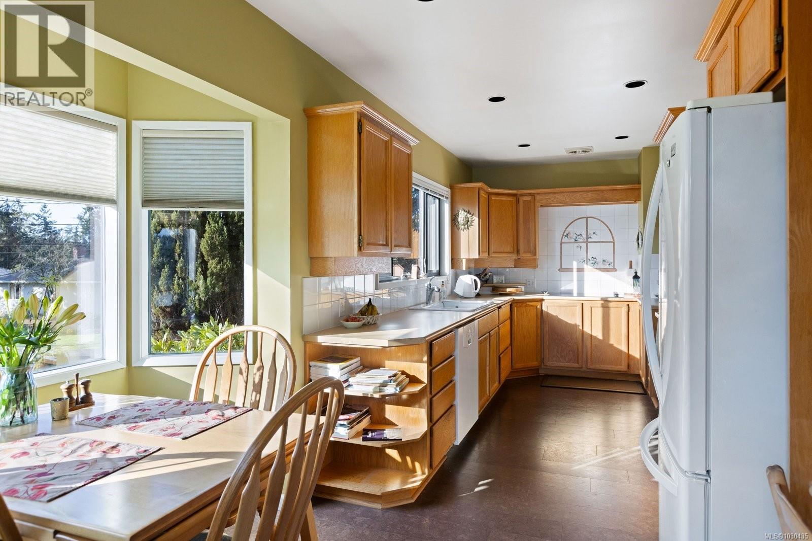 66 Kingham Pl, View Royal