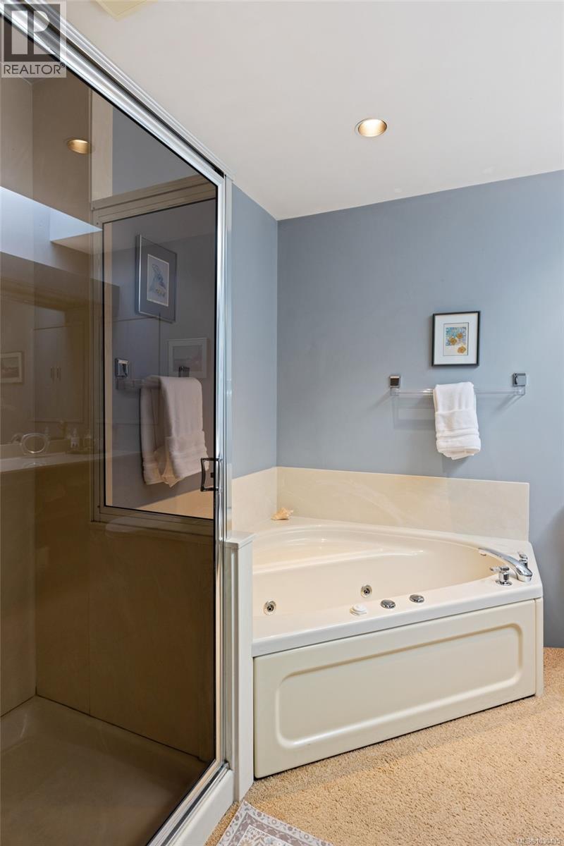 66 Kingham Pl, View Royal