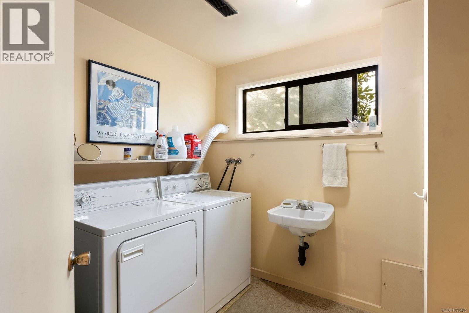 66 Kingham Pl, View Royal