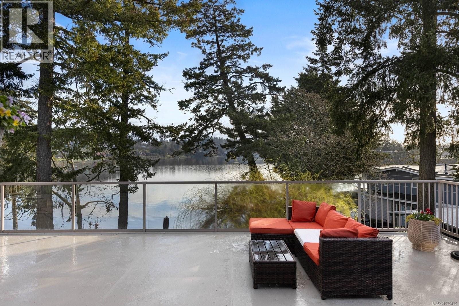 66 Kingham Pl, View Royal