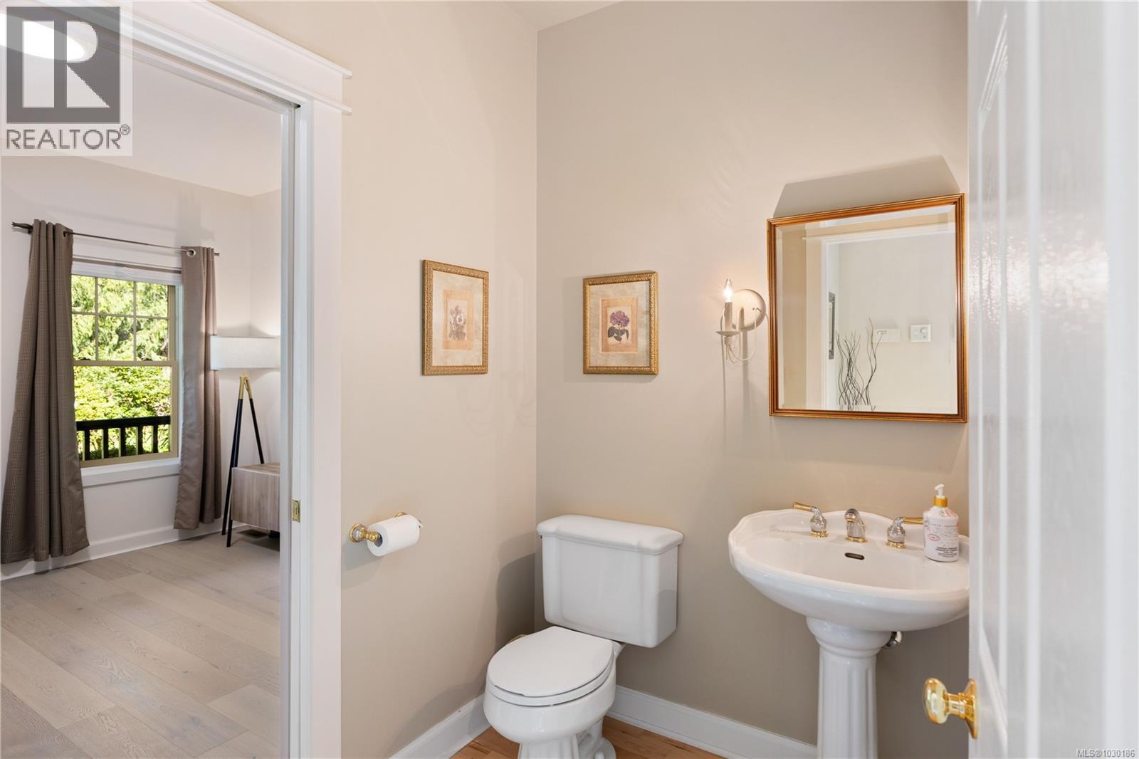 1228 Garden Gate Dr, Central Saanich