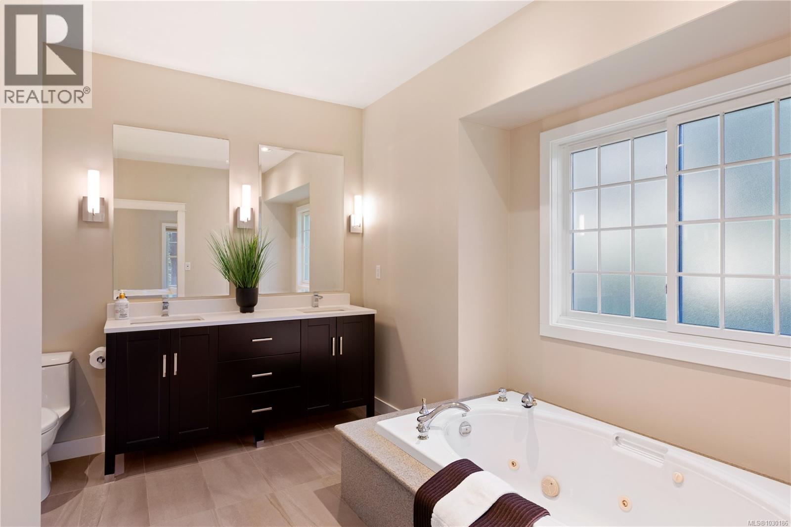 1228 Garden Gate Dr, Central Saanich