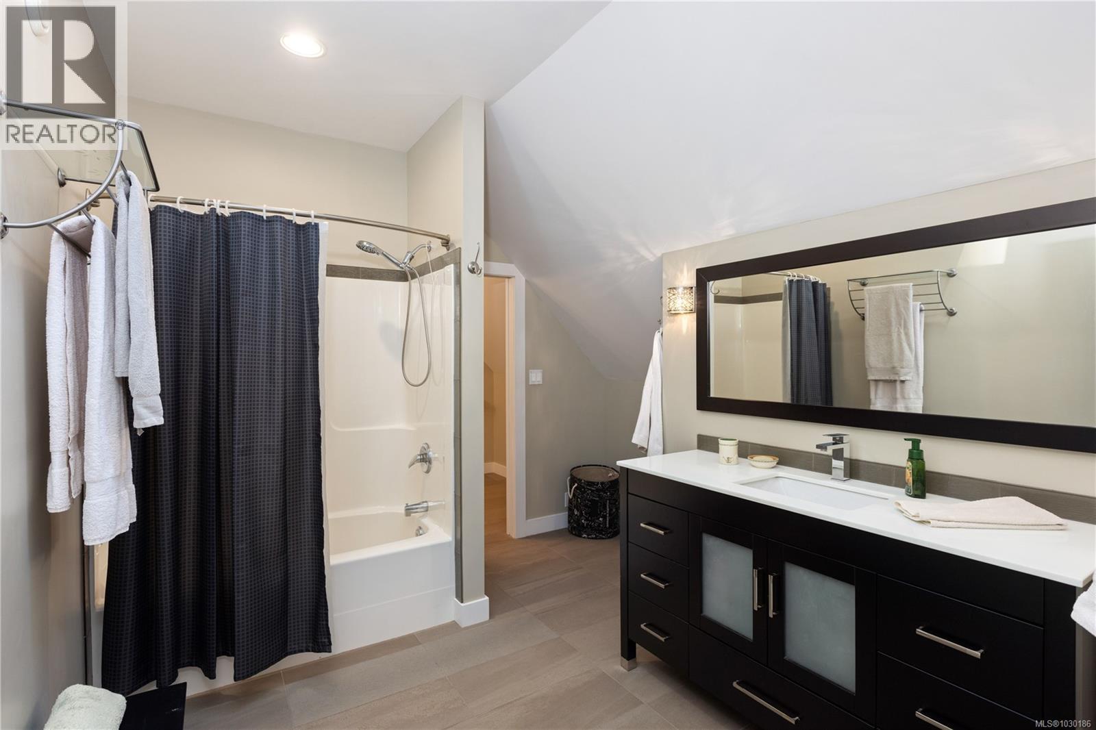 1228 Garden Gate Dr, Central Saanich