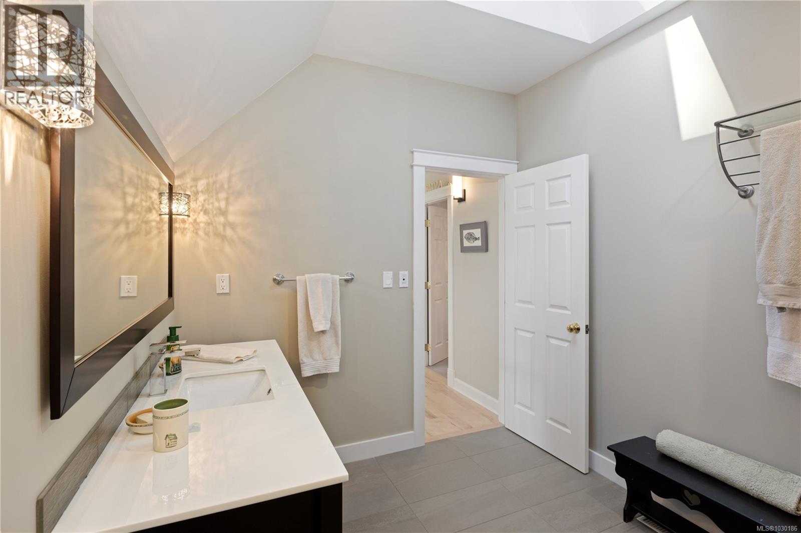 1228 Garden Gate Dr, Central Saanich