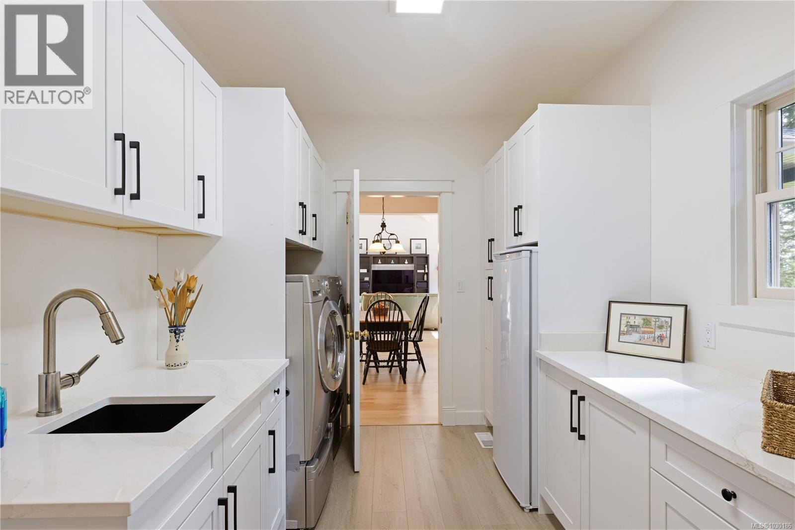 1228 Garden Gate Dr, Central Saanich