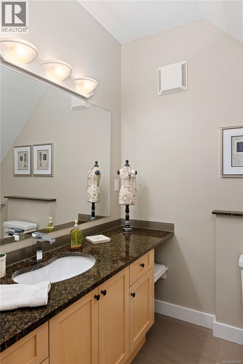 1228 Garden Gate Dr, Central Saanich