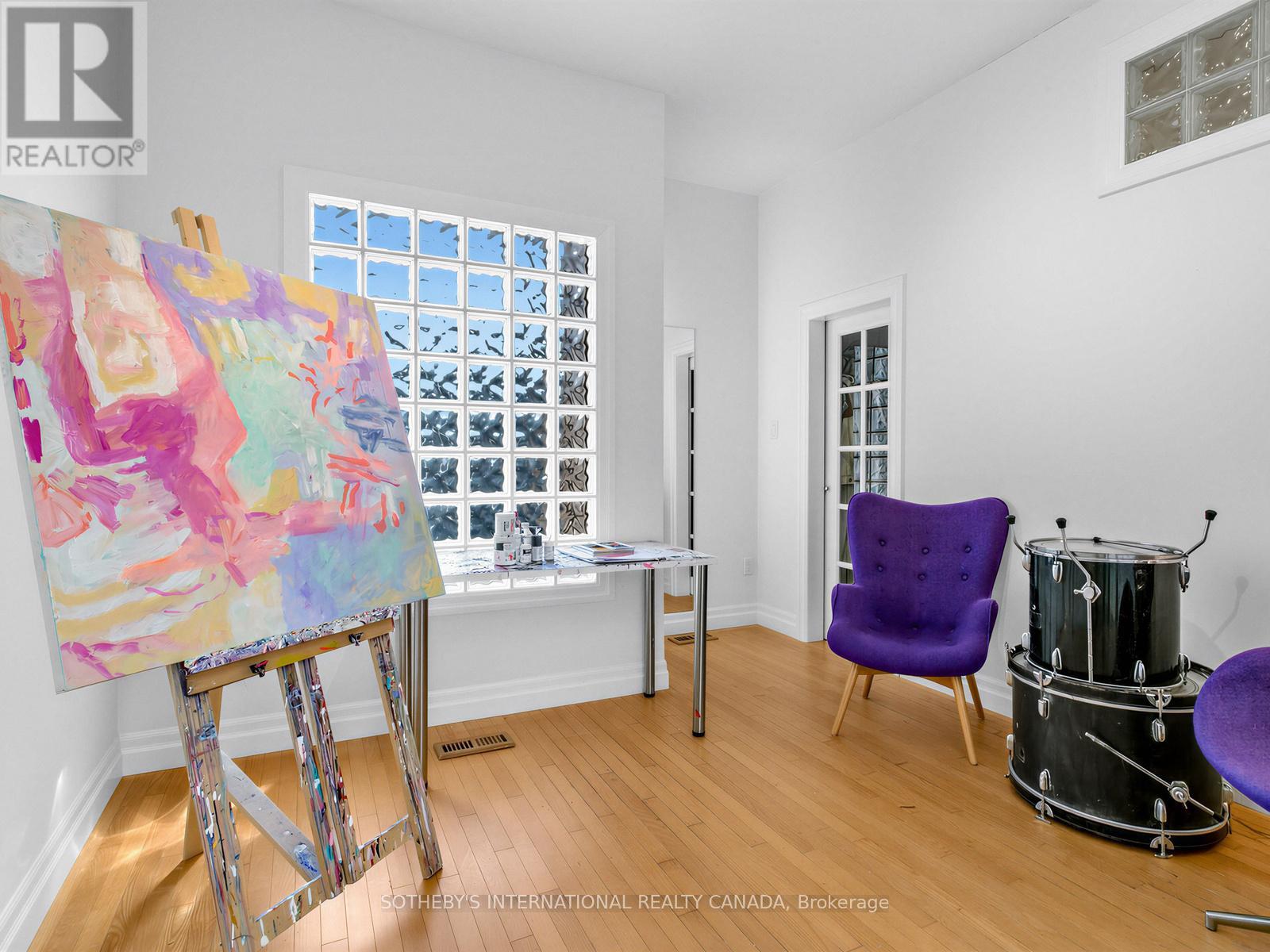 2nd Bedroom/Office/ Studio/ Den