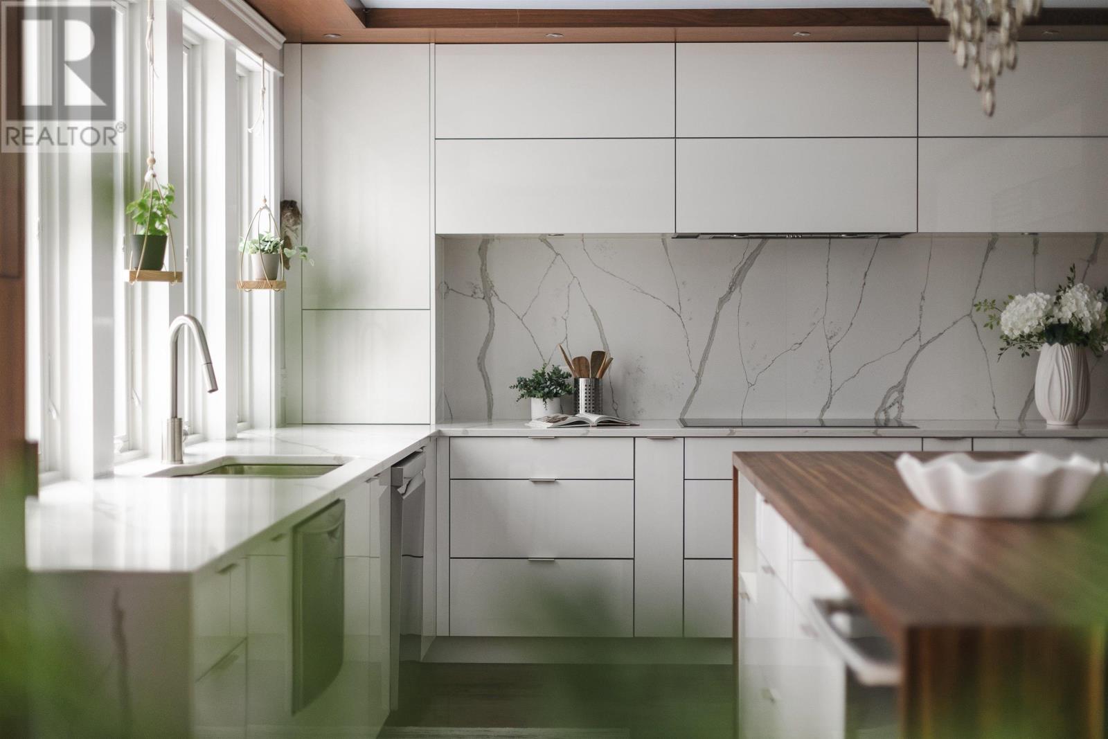 Property 22 of 50 of 824 Robie Street