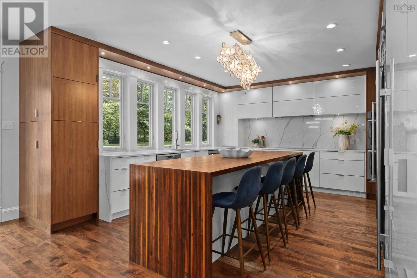 Property 21 of 50 of 824 Robie Street