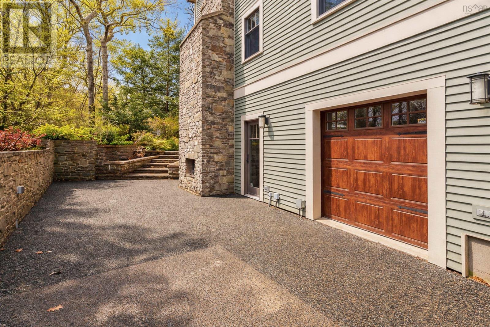 Property 32 of 50 of 824 Robie Street