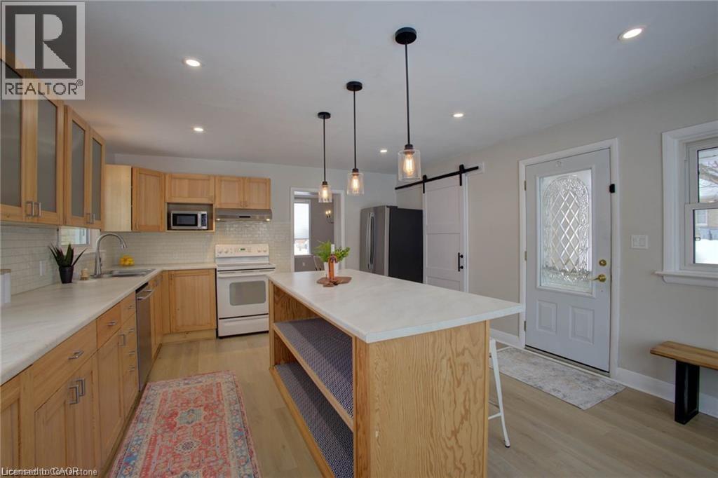 34 QUEEN Street W - 21