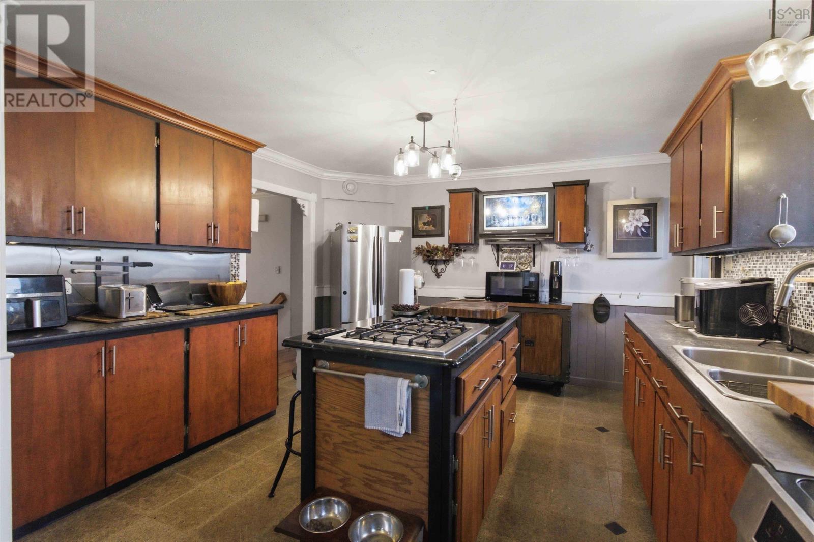 Property 40 of 48 of 66 Parkwood Drive