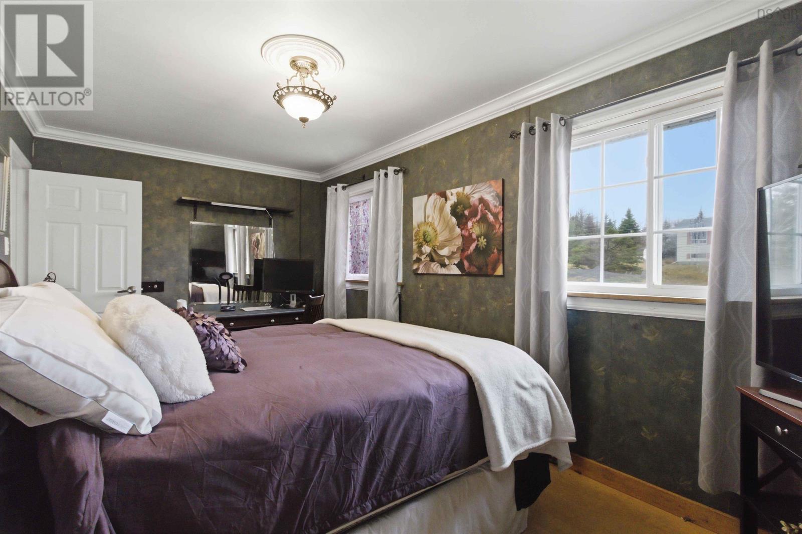 Property 23 of 48 of 66 Parkwood Drive