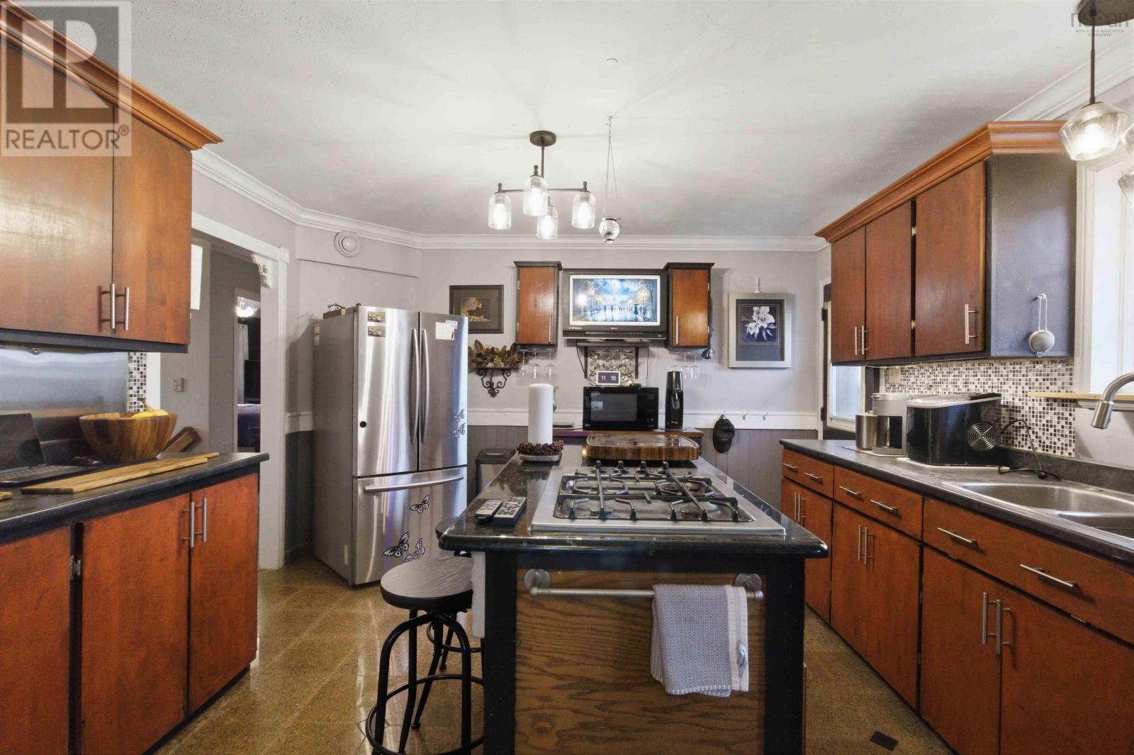 Property 10 of 48 of 66 Parkwood Drive