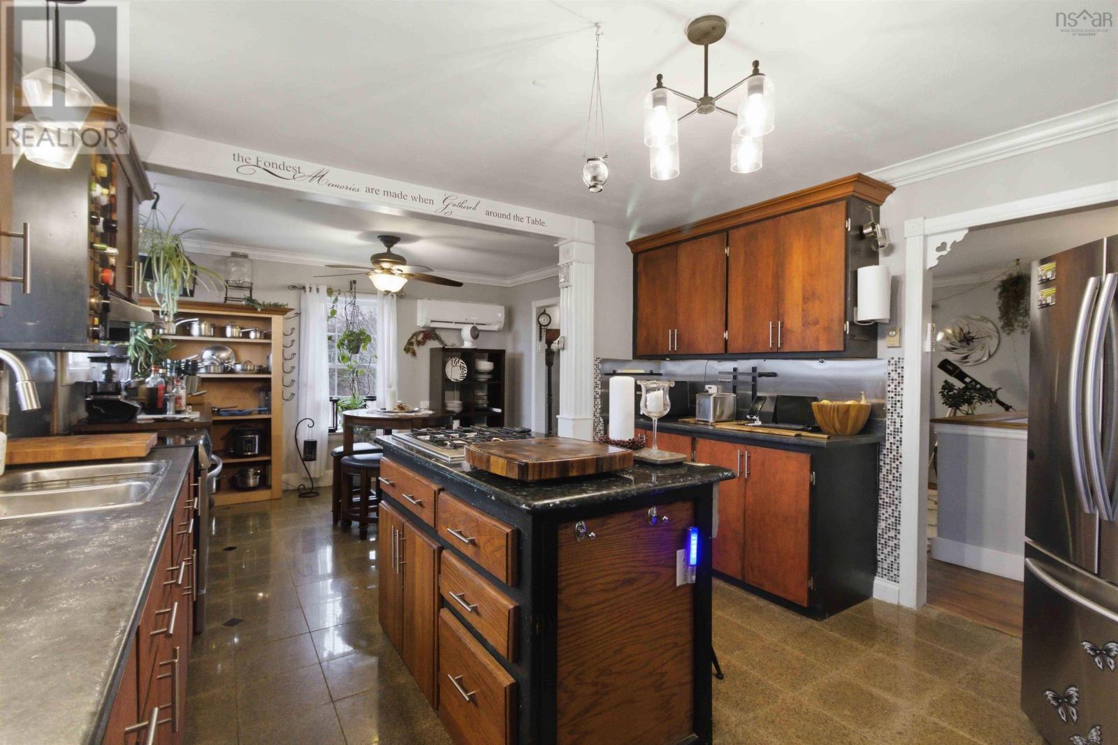 Property 26 of 48 of 66 Parkwood Drive