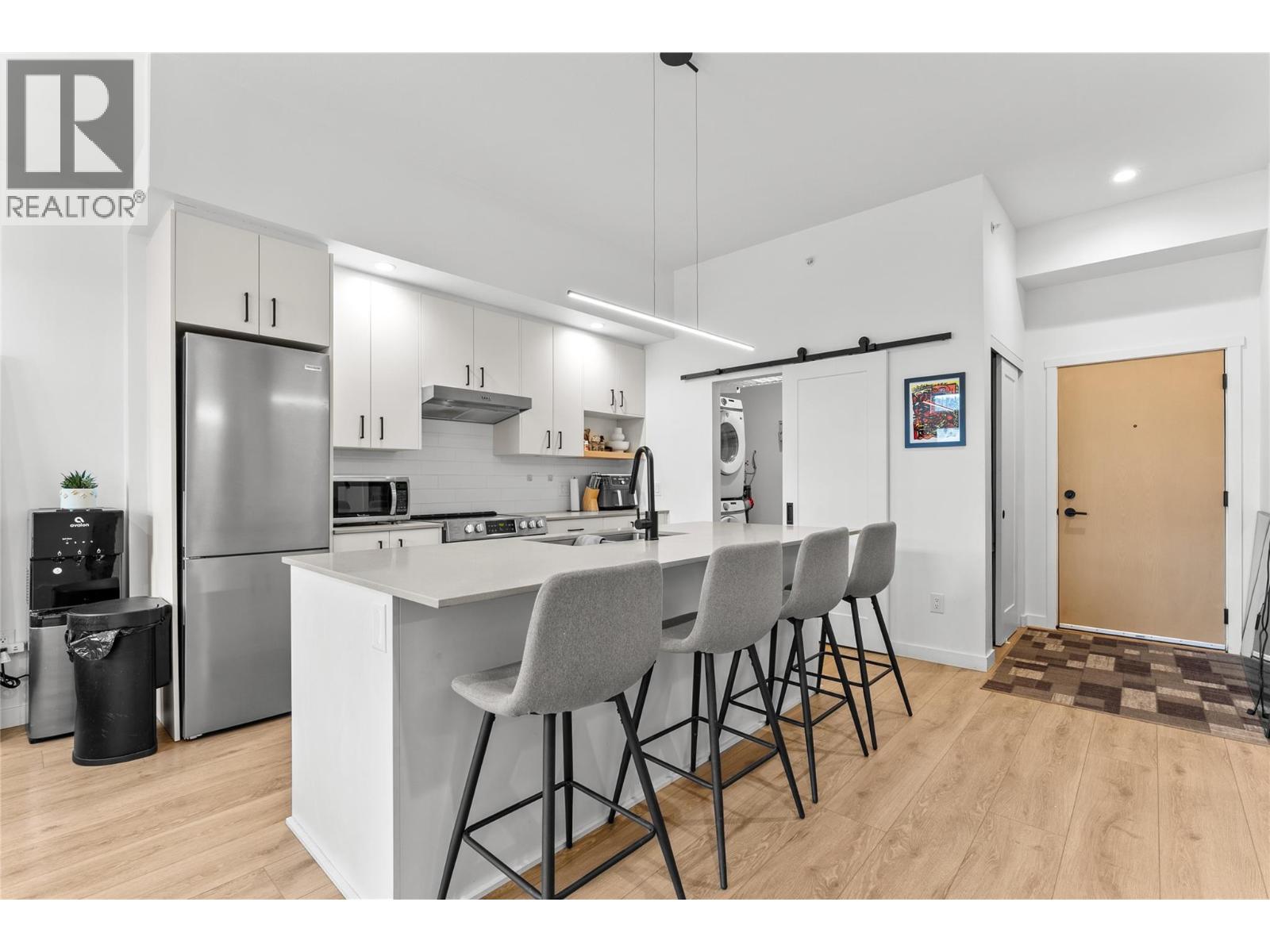 #609 660 Cawston Avenue N - 1