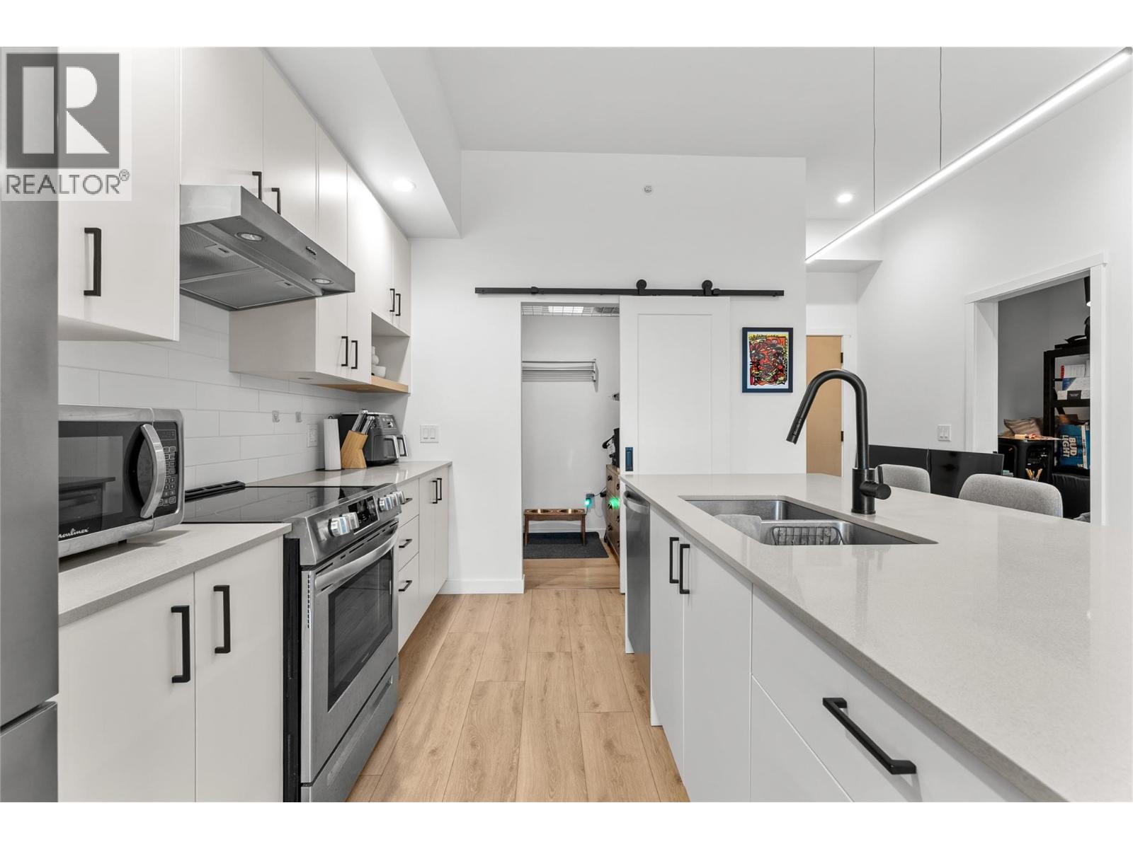 609 660 Cawston Avenue North, Kelowna