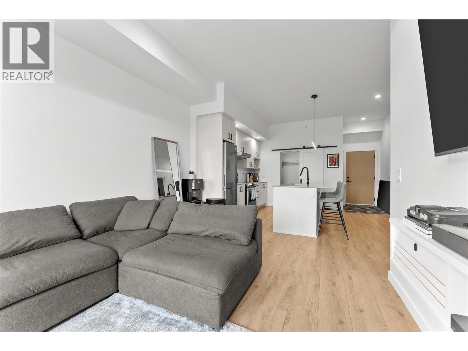 609 660 Cawston Avenue North, Kelowna